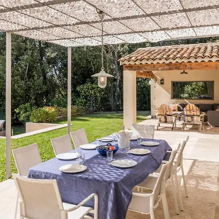 Bastide Blanche With Swimming Pool And Petanque Court In Villa