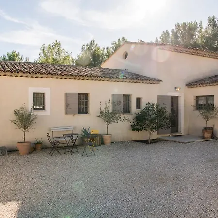 Bastide Blanche With Swimming Pool And Petanque Court In * Lourmarin