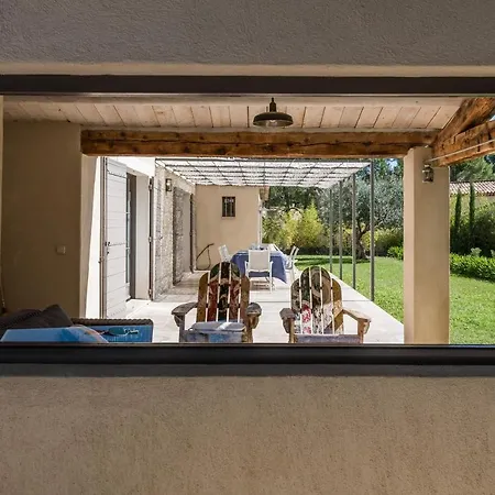 Villa Bastide Blanche With Swimming Pool And Petanque Court In Lourmarin