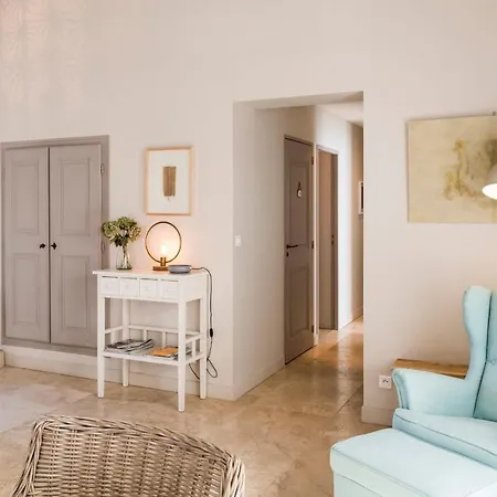 Bastide Blanche With Swimming Pool And Petanque Court In Villa Lourmarin